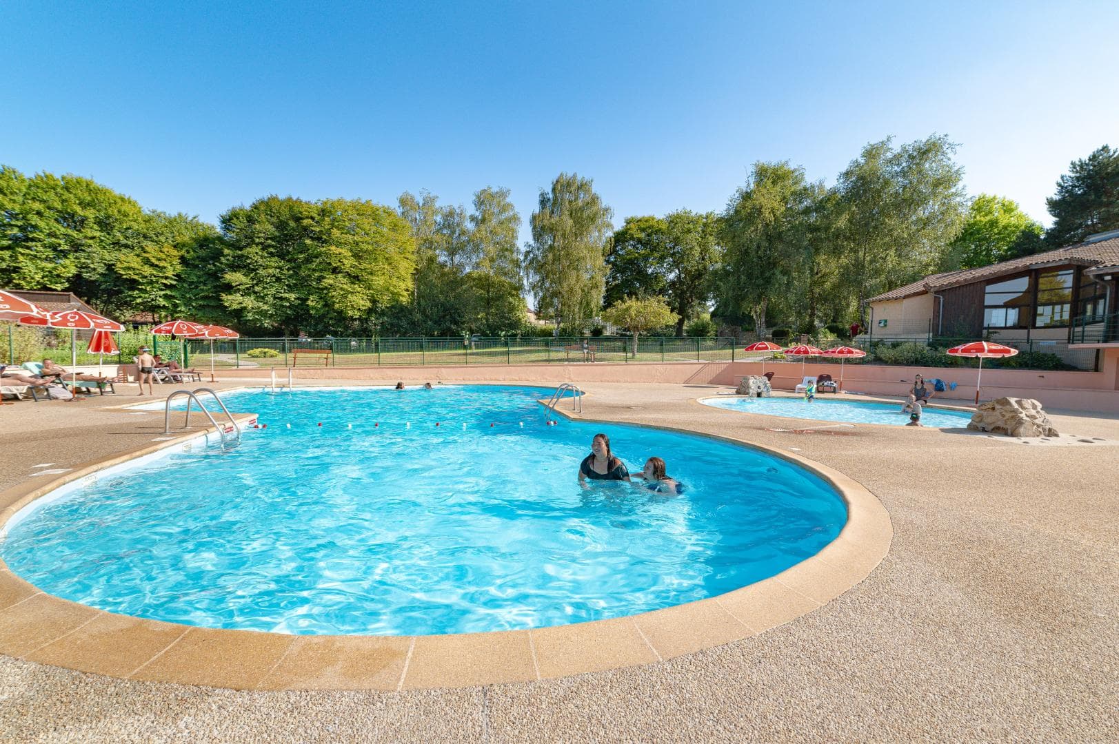 Gite "Les Ribières" à Les Cars en Haute-Vienne (Nouvelle Aquitaine) - piscine_2