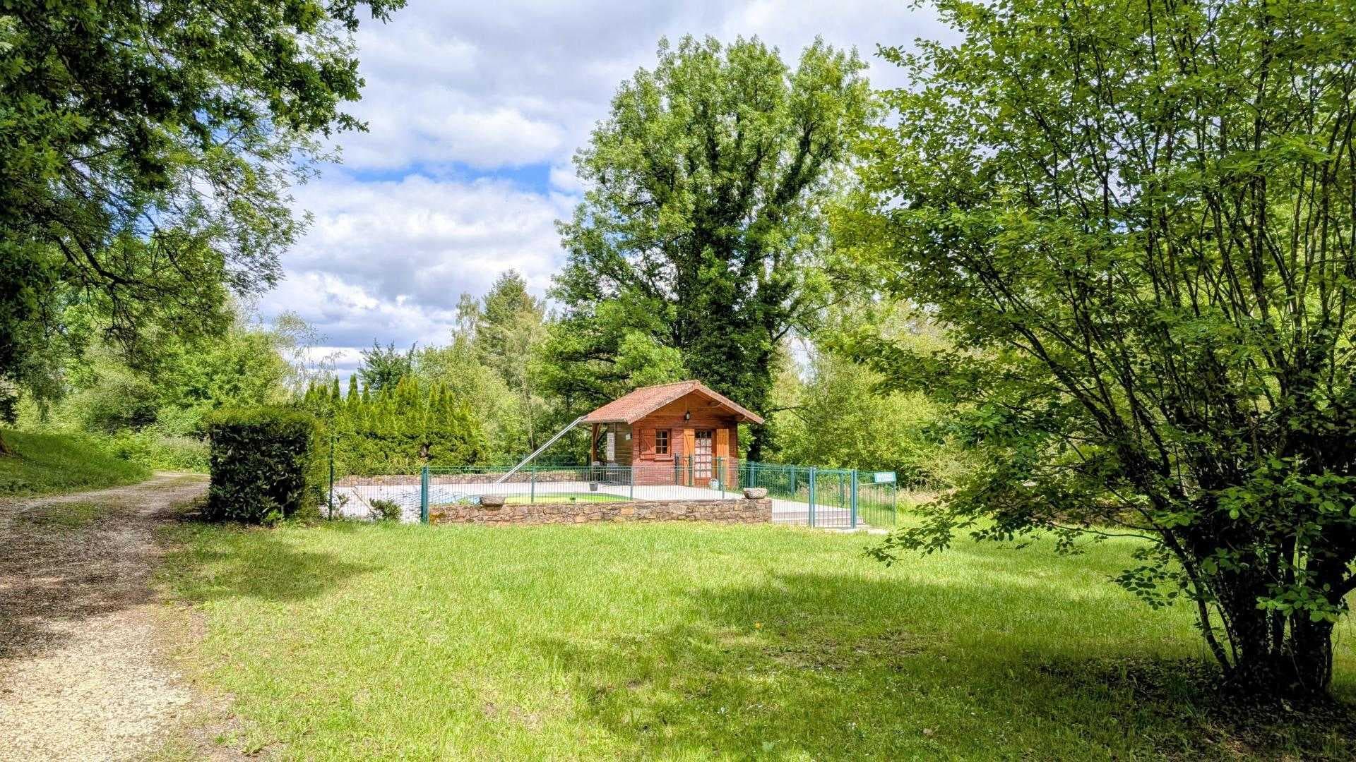 Gite Les Frenes, Hameau de La Maridele à cussac en Haute-Vienne - la piscine _17
