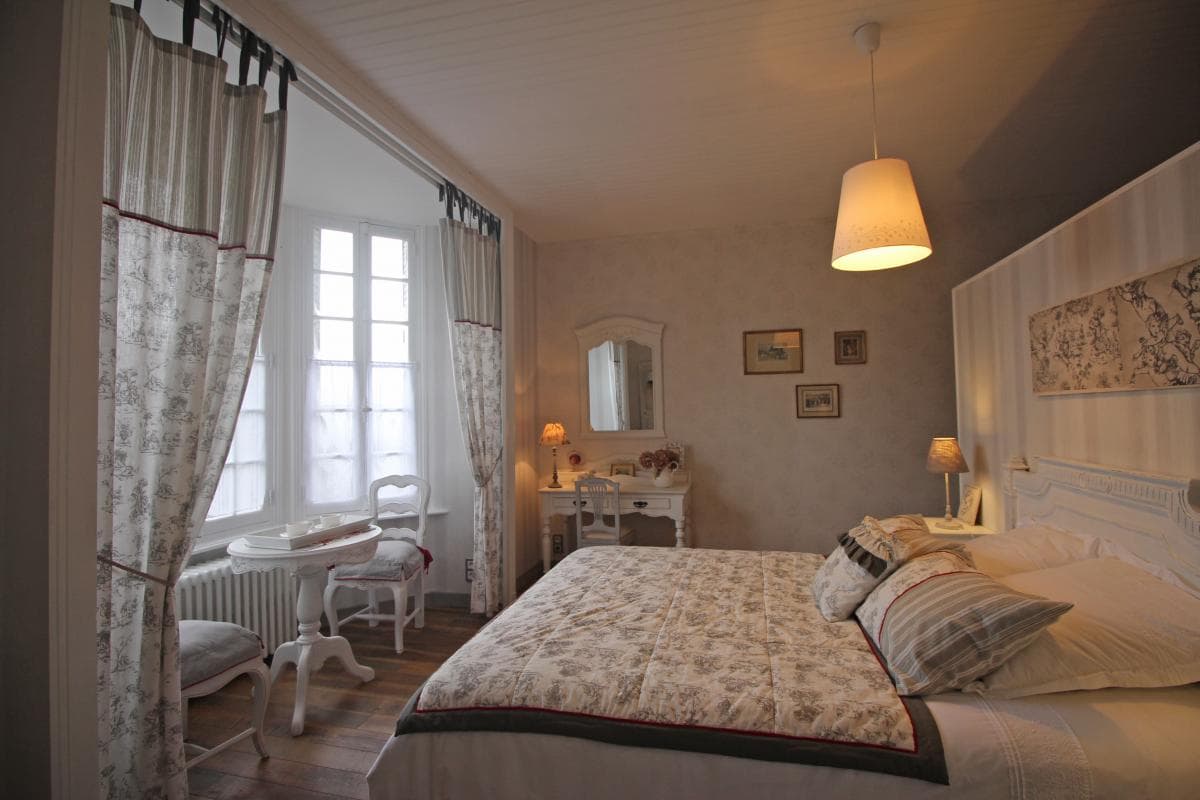 Chambre d'hôtes "Au fil du temps" à châlus - Suite familiale_11