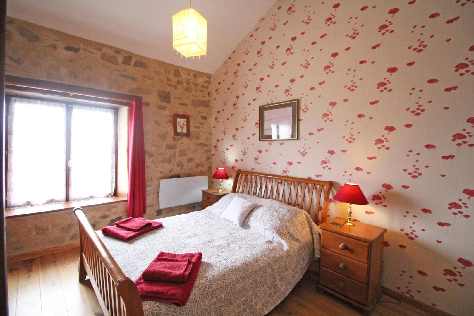 Maison de Massaloux à Gorre en Haute-Vienne (Nouvelle Aquitaine) - chambre coquelicot_16