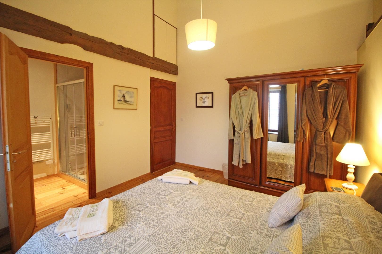 Maison de Massaloux à Gorre en Haute-Vienne (Nouvelle Aquitaine) - chambre jaune_40