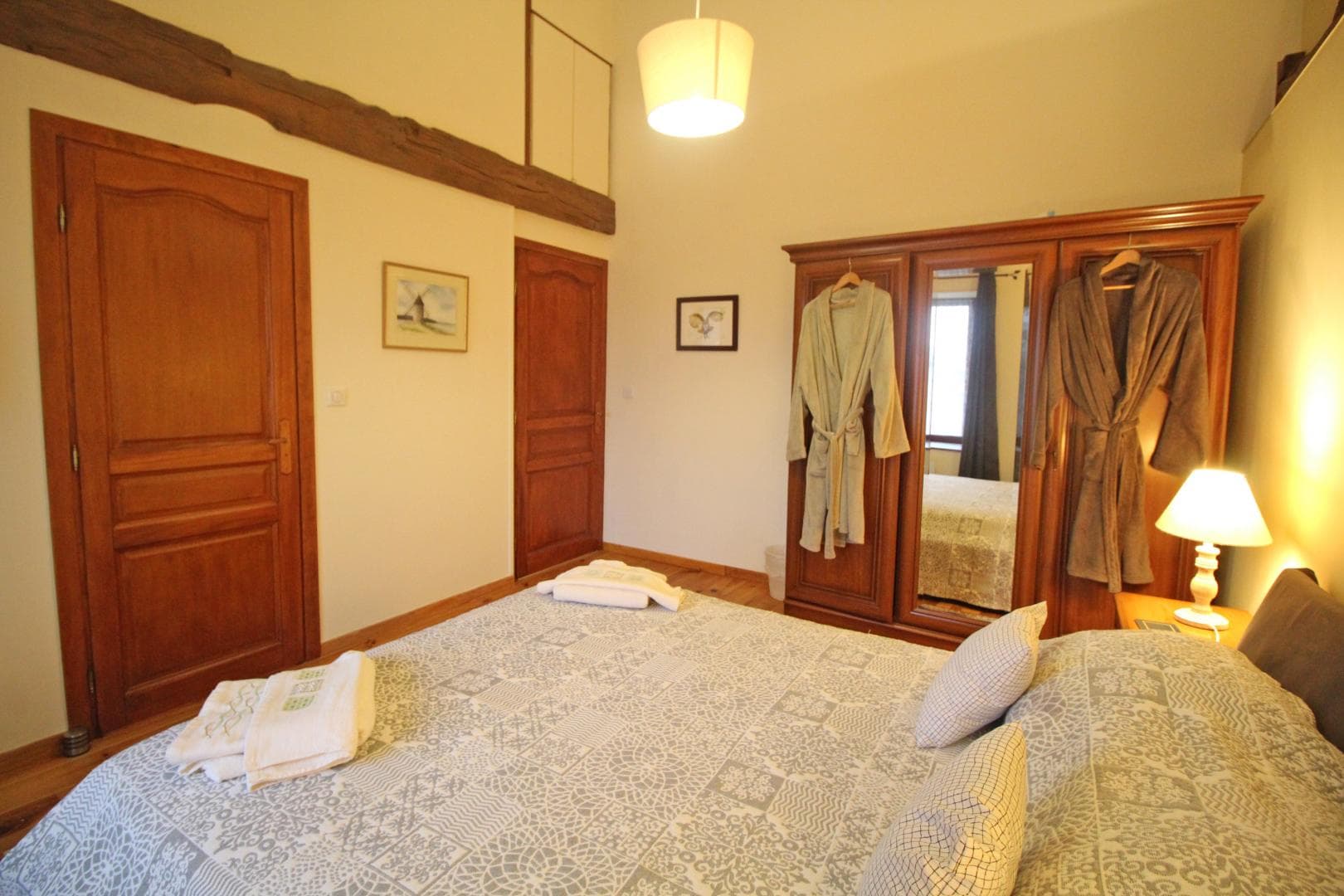 Maison de Massaloux à Gorre en Haute-Vienne (Nouvelle Aquitaine) - chambre jaune_38