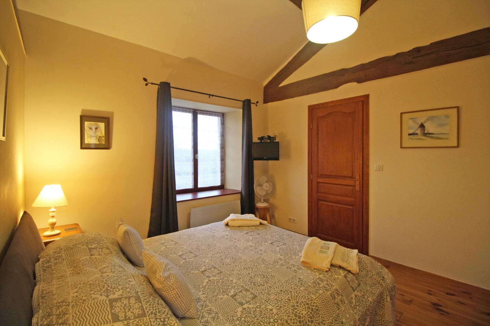 Maison de Massaloux à Gorre en Haute-Vienne (Nouvelle Aquitaine) - chambre jaune_39