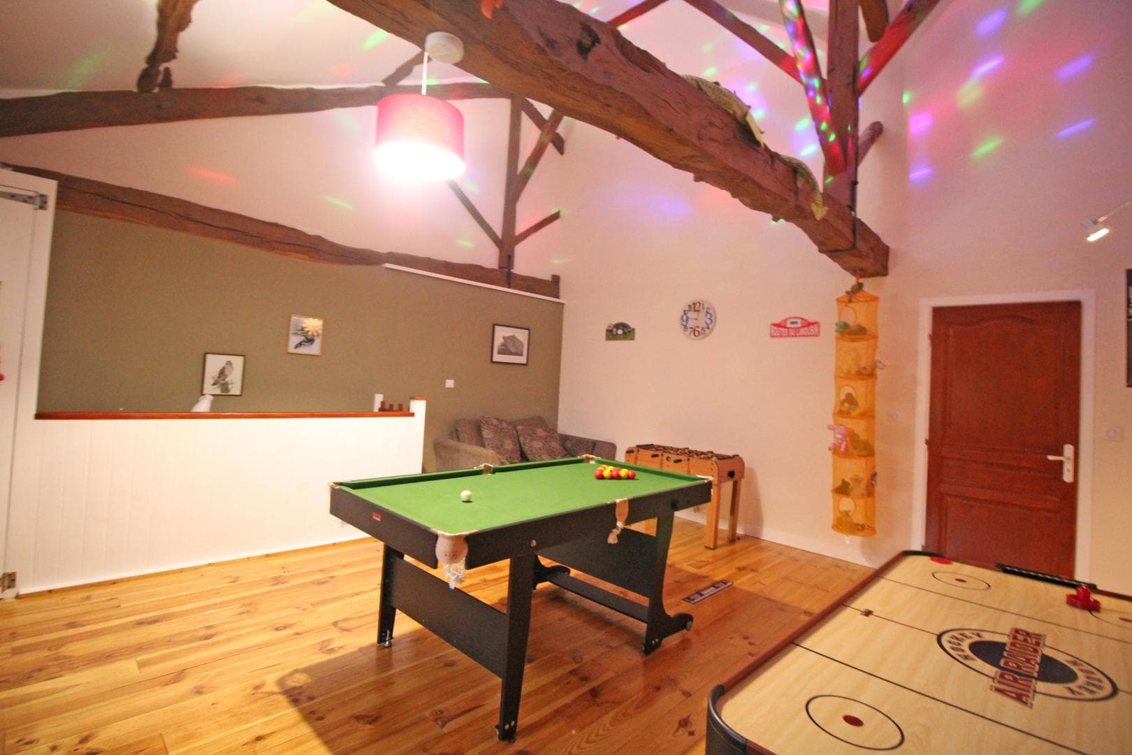 Maison de Massaloux à Gorre en Haute-Vienne (Nouvelle Aquitaine) - salle de jeux_34
