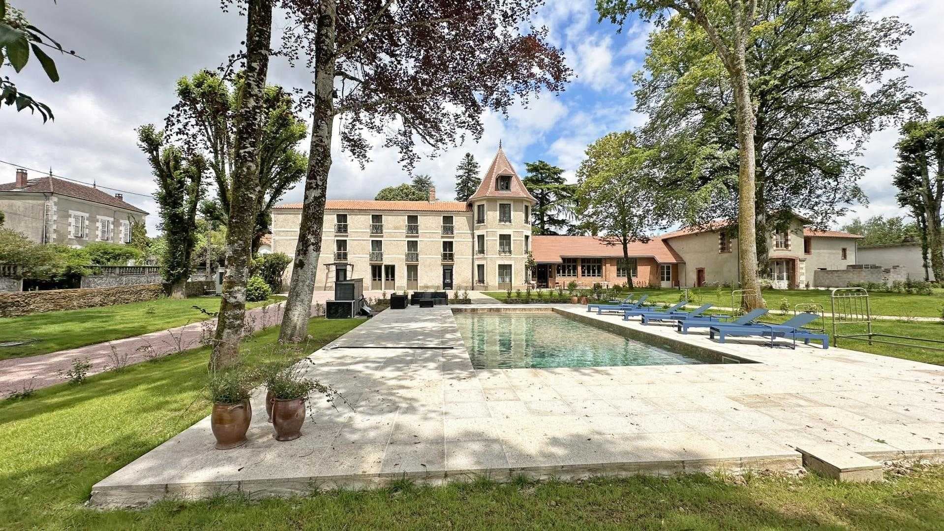 Gîte du Manoir des Perrières à Rochechouart en Haute-Vienne (Nouvelle Aquitaine)_1