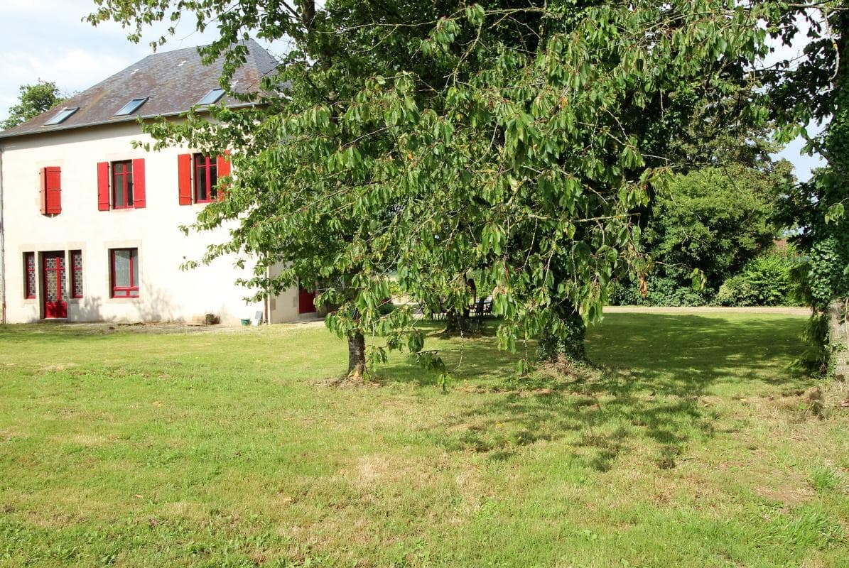 Gîte Le Boucheron à Beynac en Haute-Vienne (Limousin), la maison et le jardin coté ouest._35