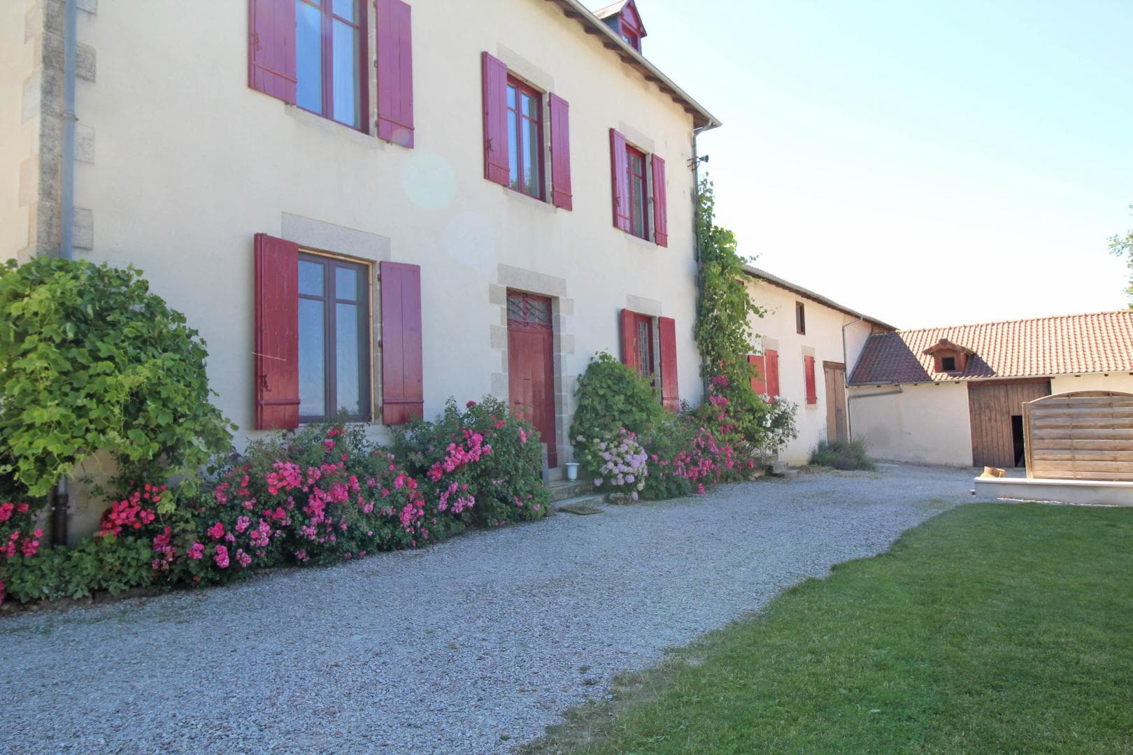 Gîte Le Boucheron à Beynac en Haute-Vienne (Limousin), façade avant._40