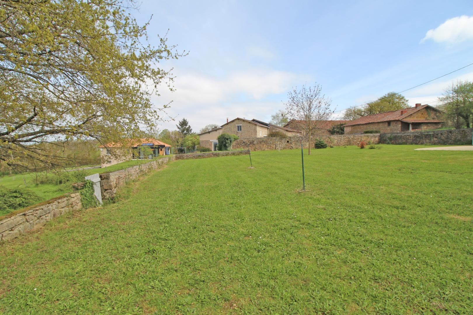 Gite des Hauts de Bosmie, commune de Bosmie L'Aiguille en Limousin - la pelouse_24