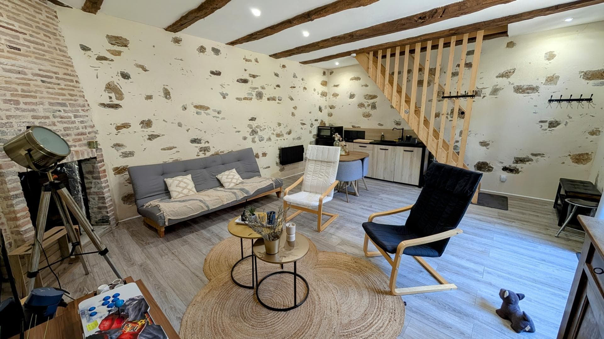 Gîte "Les Eglantiers" commune de Jourgnac en Haute-Vienne (Limousin) - sejour salon kitchenette petite maison_29