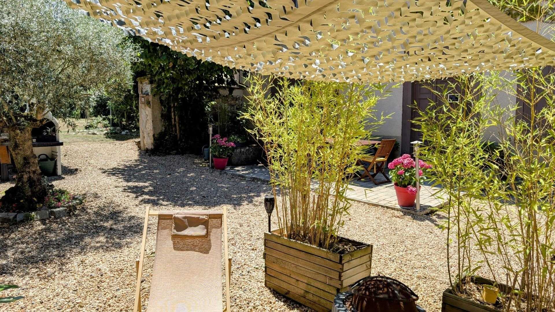 Gîte "Les Eglantiers" commune de Jourgnac en Haute-Vienne (Limousin) - cour intérieur _33
