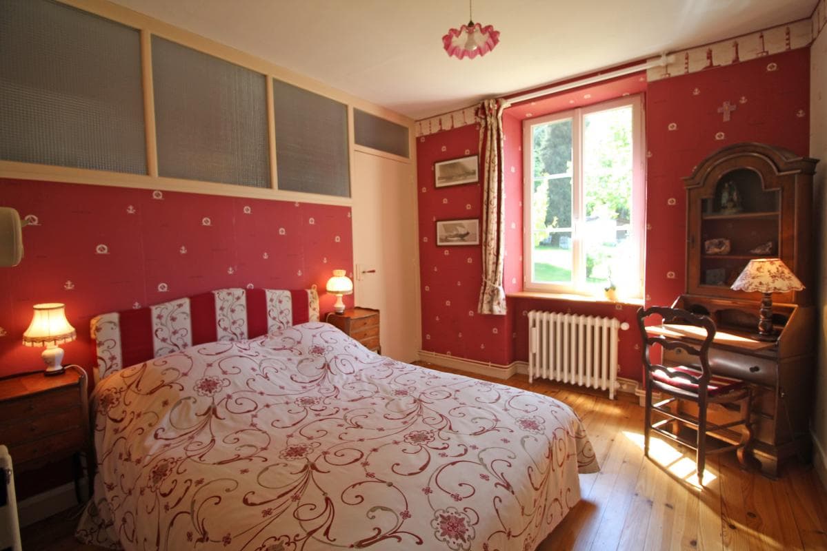 Chambre d'hôtes de la Ferme de la Roche à Bonnac la Côte en Haute-Vienne (Limousin)- chambre Rose Marine_9
