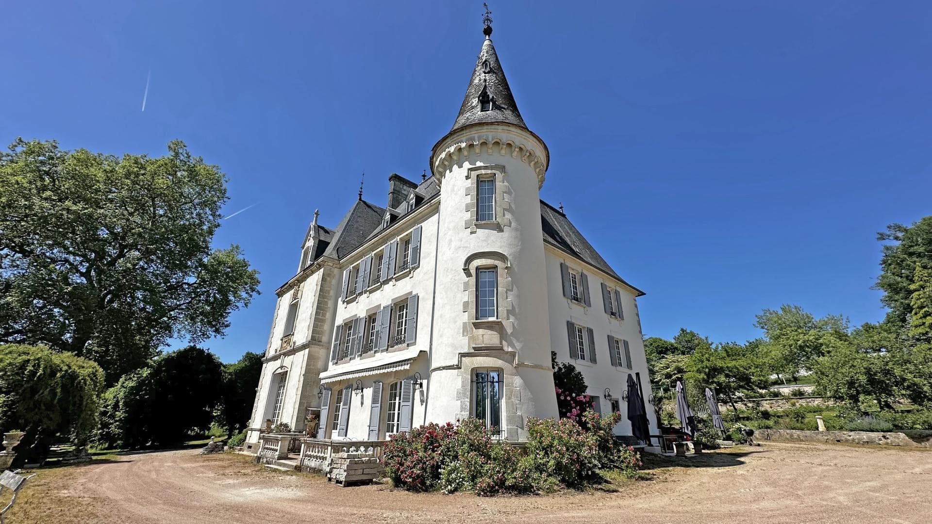Chambre d'hôtes "Le Chateau De La Chabroulie" à Isle en Haute-Vienne (Nouvelle Aquitaine)_85