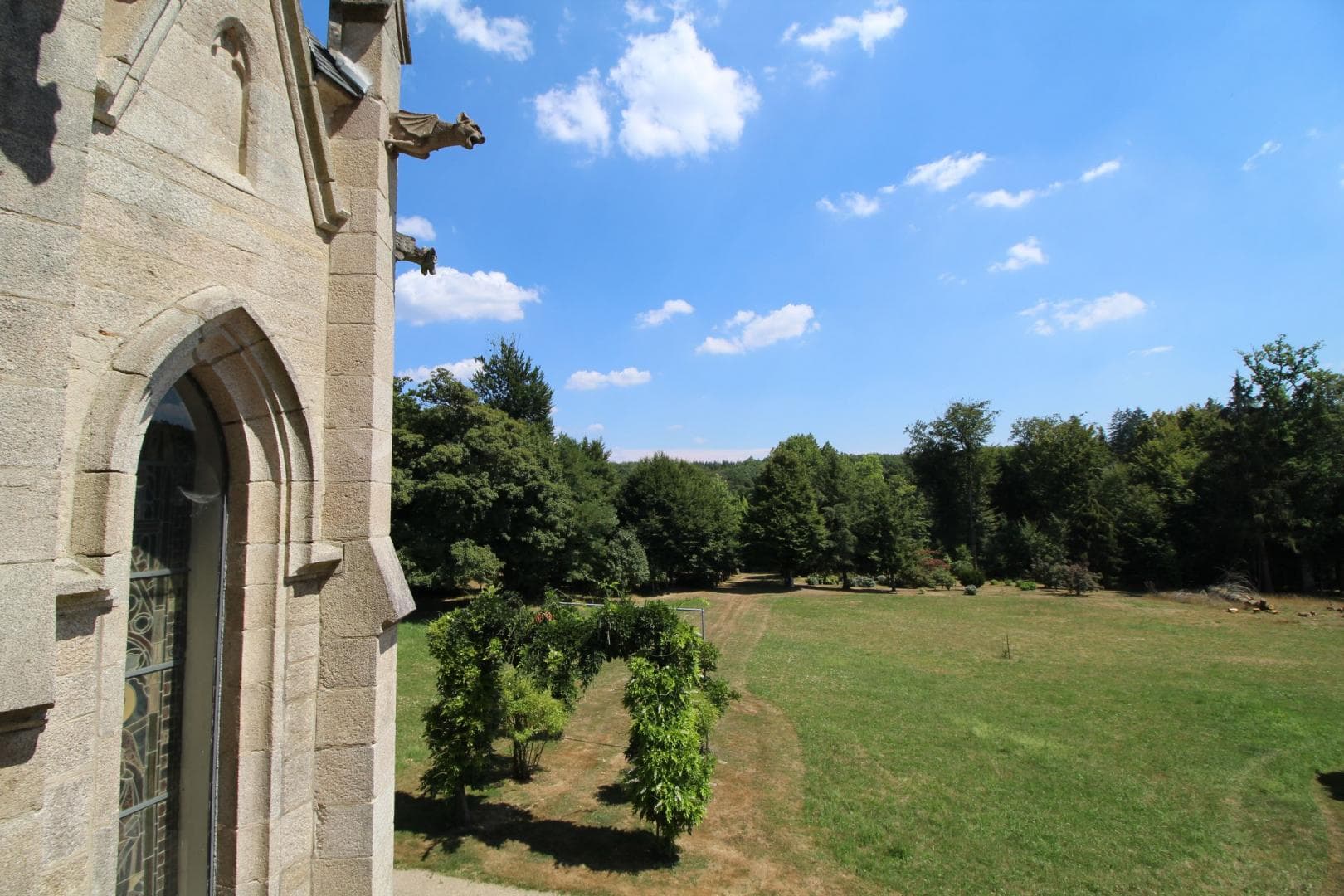 Château de Bort à Saint Priest Taurion en Haute-Vienne (Nouvelle Aquitaine)- Vue de la chambre des îles_46