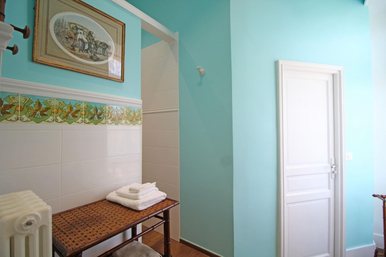 Château de Bort à Saint Priest Taurion en Haute-Vienne (Nouvelle Aquitaine)- salle d'eau chambre mauve_29