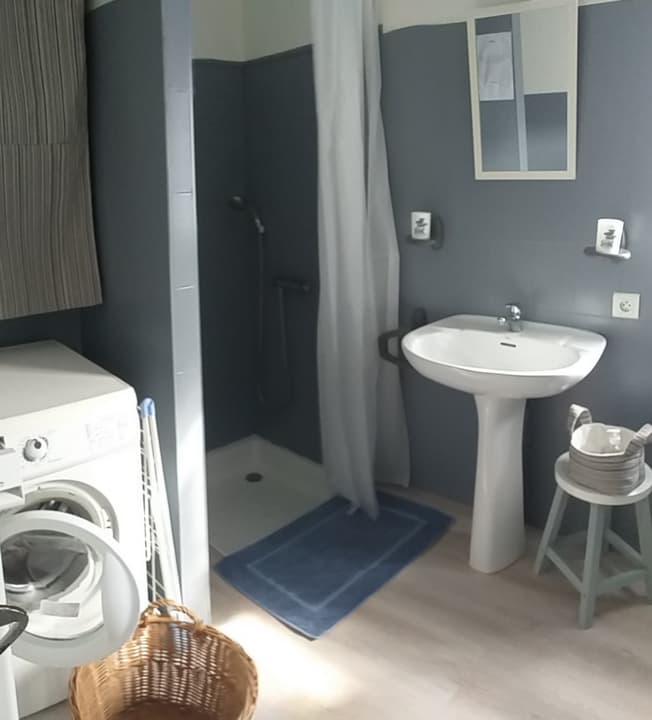 9.Salle bains 1 (Copier)