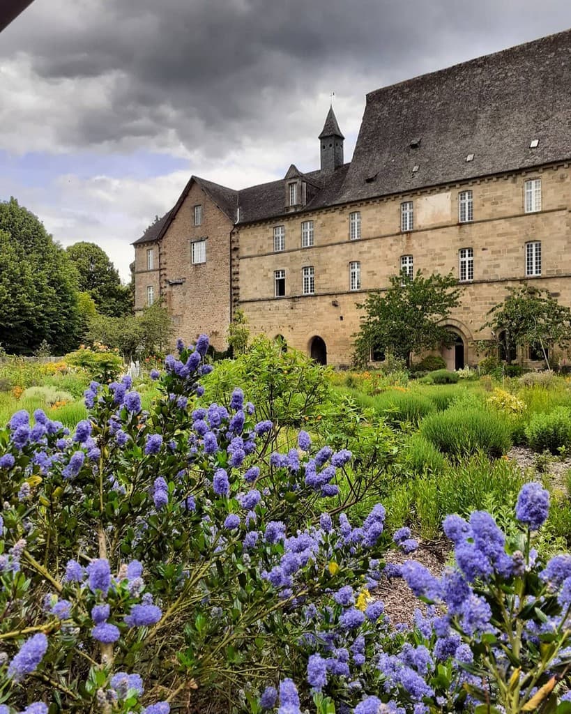 Abbaye en fleurs_11