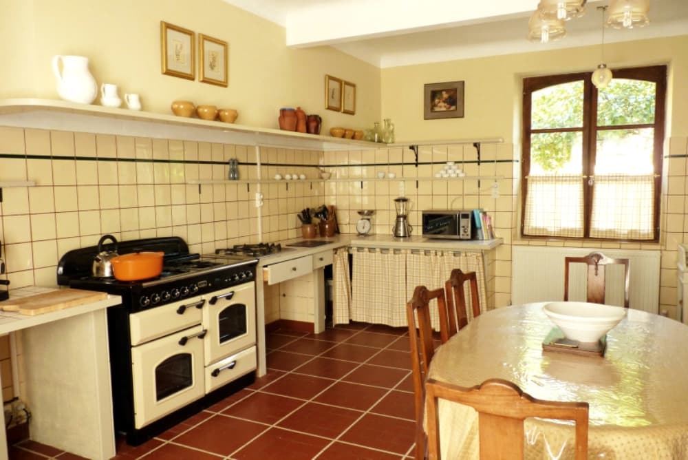 A-Manoir-kitchen-