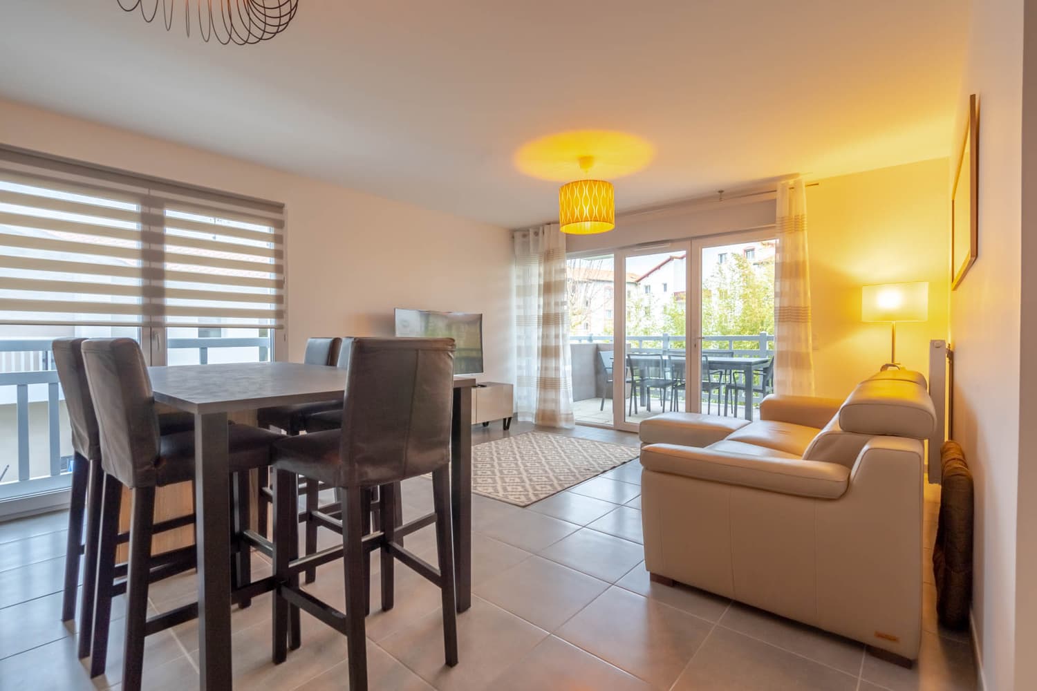 APPARTEMENT-MAHARIN-ANG2357-03