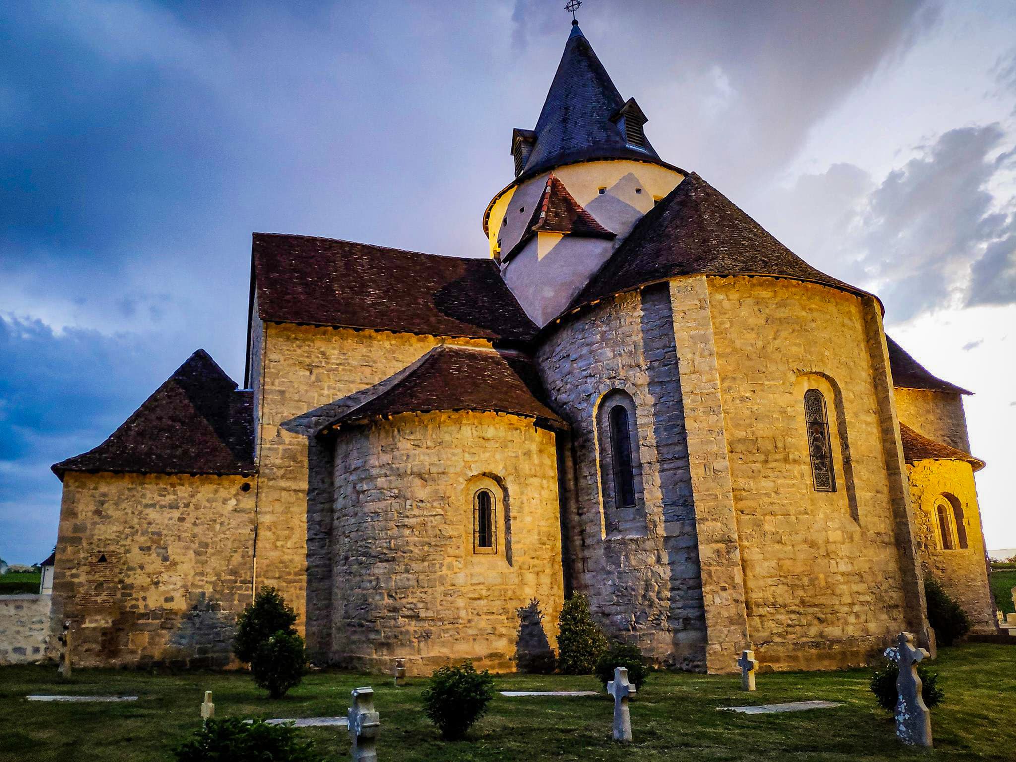 Abbaye-sauvelade-béarn-exterieur;