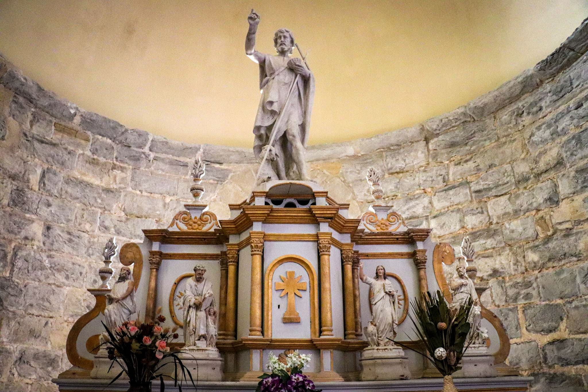 Abbaye-sauvelade-retable-sculptures