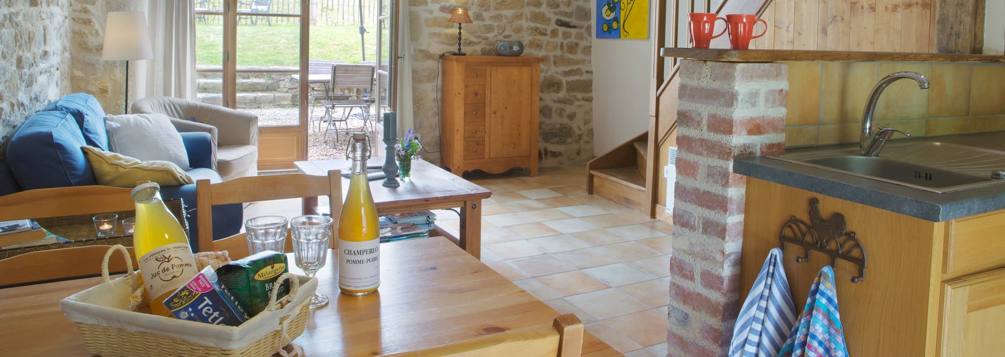 Pièce de vie du Gites Convers de l'Abbaye du Palais