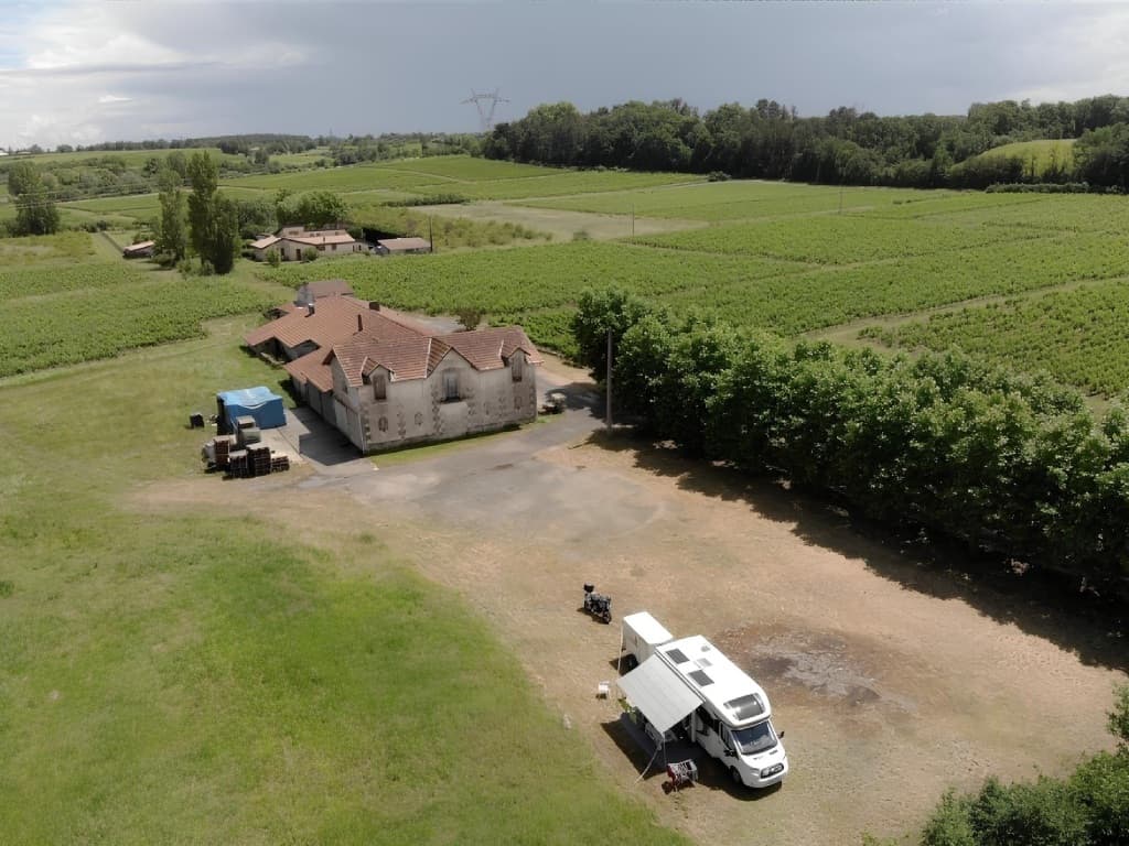 Aire de camping-cars du vignoble Pestoury