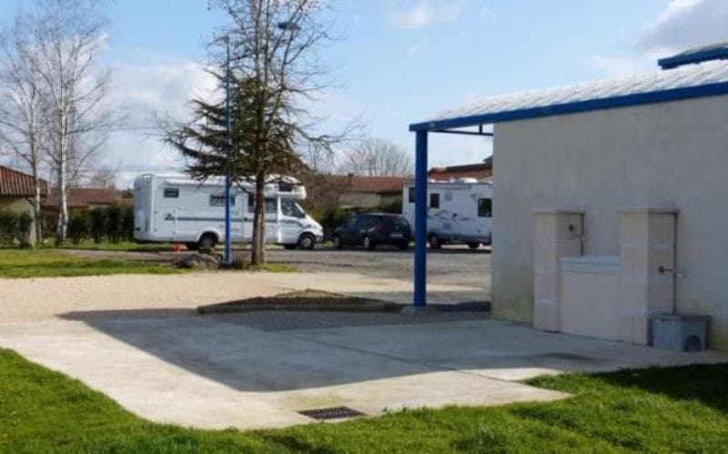 Aire camping car Varès2