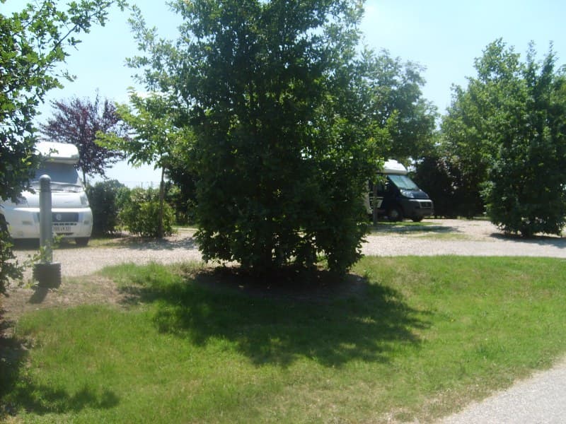 Aire de Camping Car Fontet 1