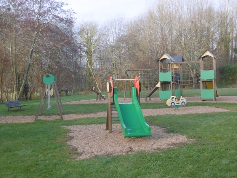 Aire de jeux Bourdeilles OTPDB