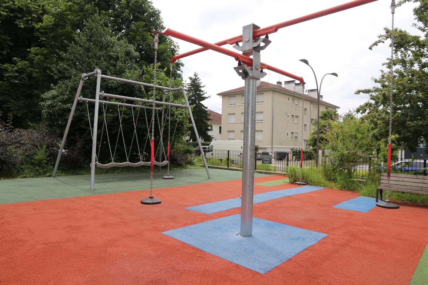 Aire de jeux parc Jaussely 03 - Pau Pyrénées Tourisme