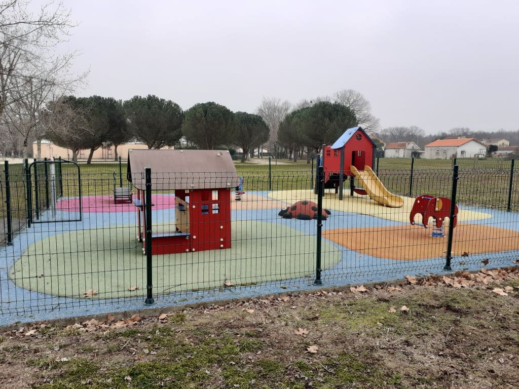 Aire de jeux-re