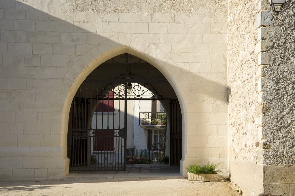 2012_AMOU_Eglise porche