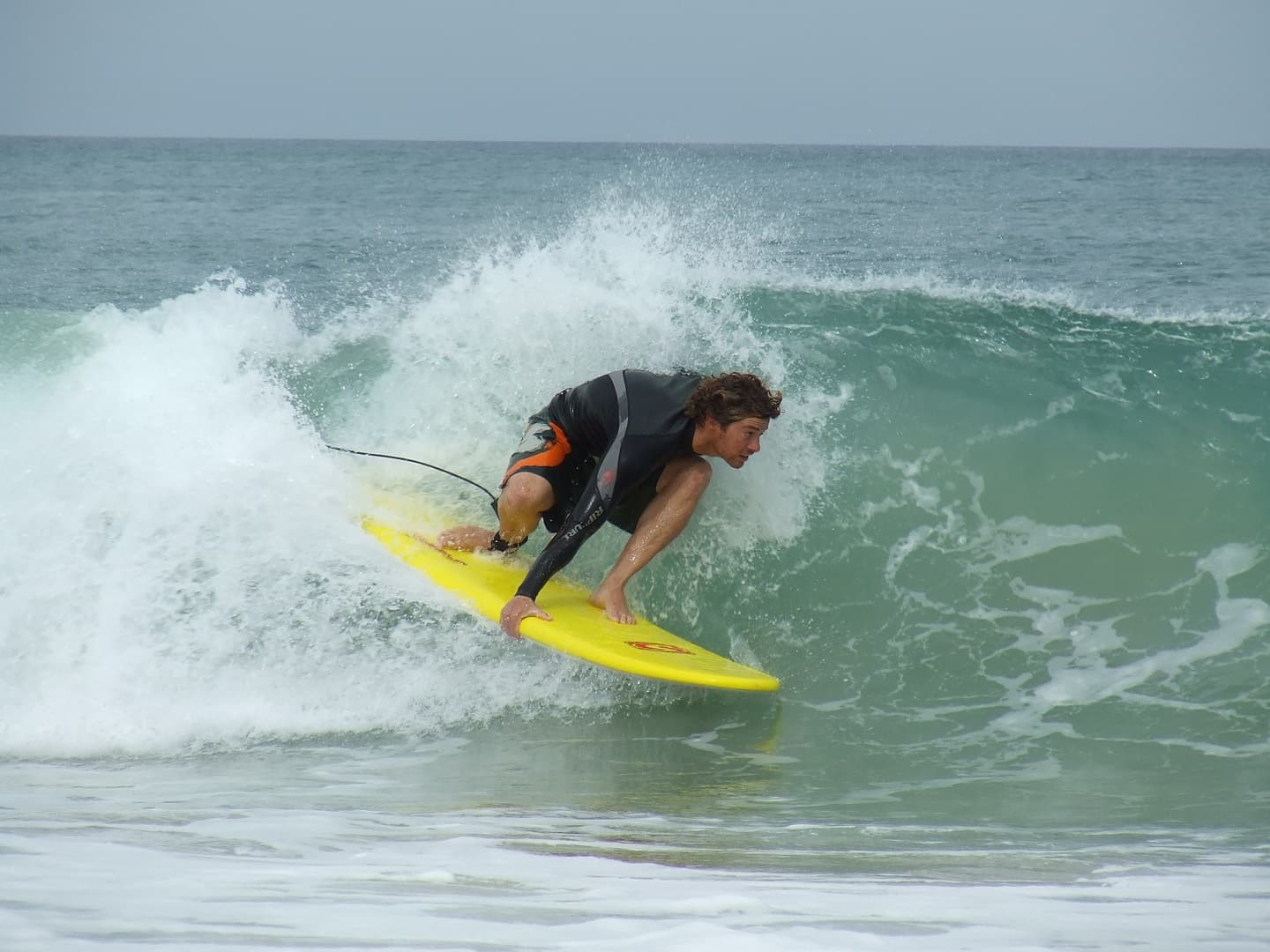 Pirogue et surf