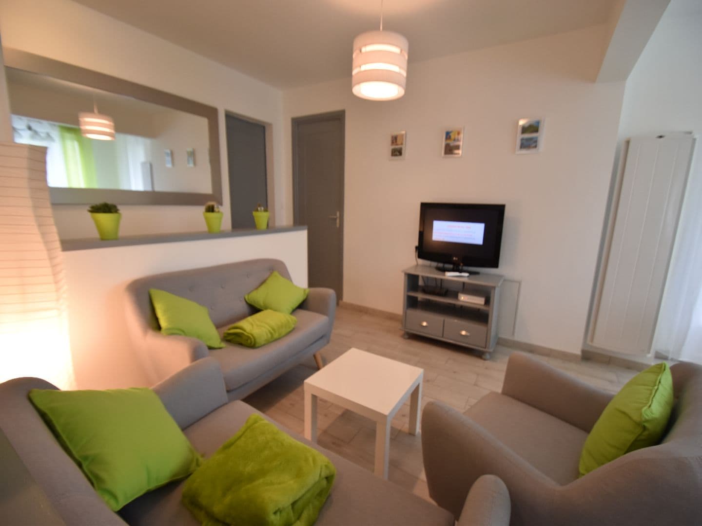 Appartement Borrega - TV vue canapé - Uhart Cize