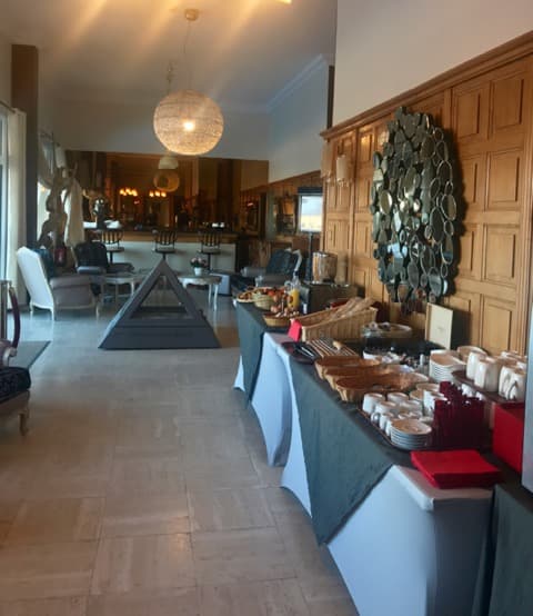 Arc-Hôtel buffet petit déjeuner
