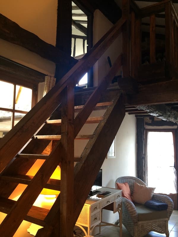 Arch stairs to bedroom