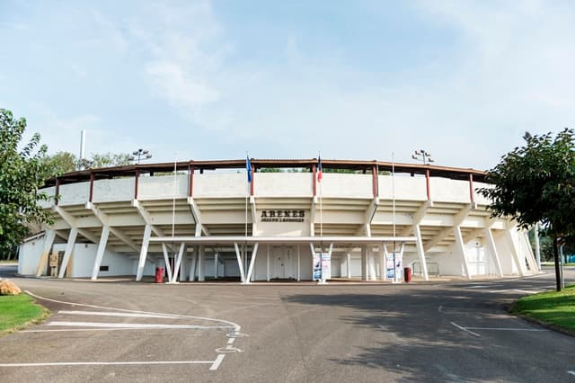 Arene et fronton_03