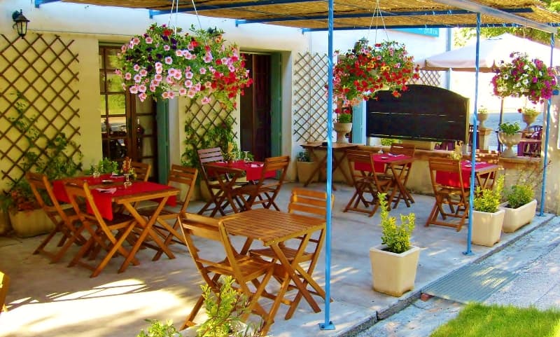 Astaffort-Auberge Brulhois-terrasse