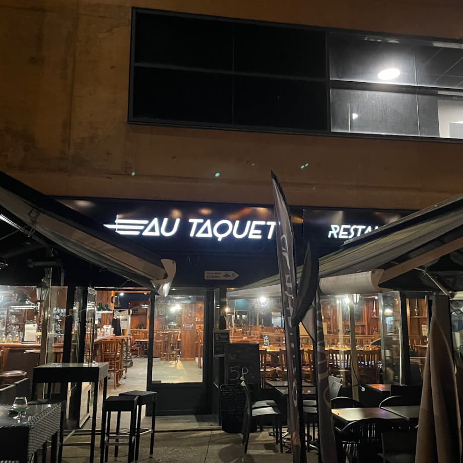 Au taquet
