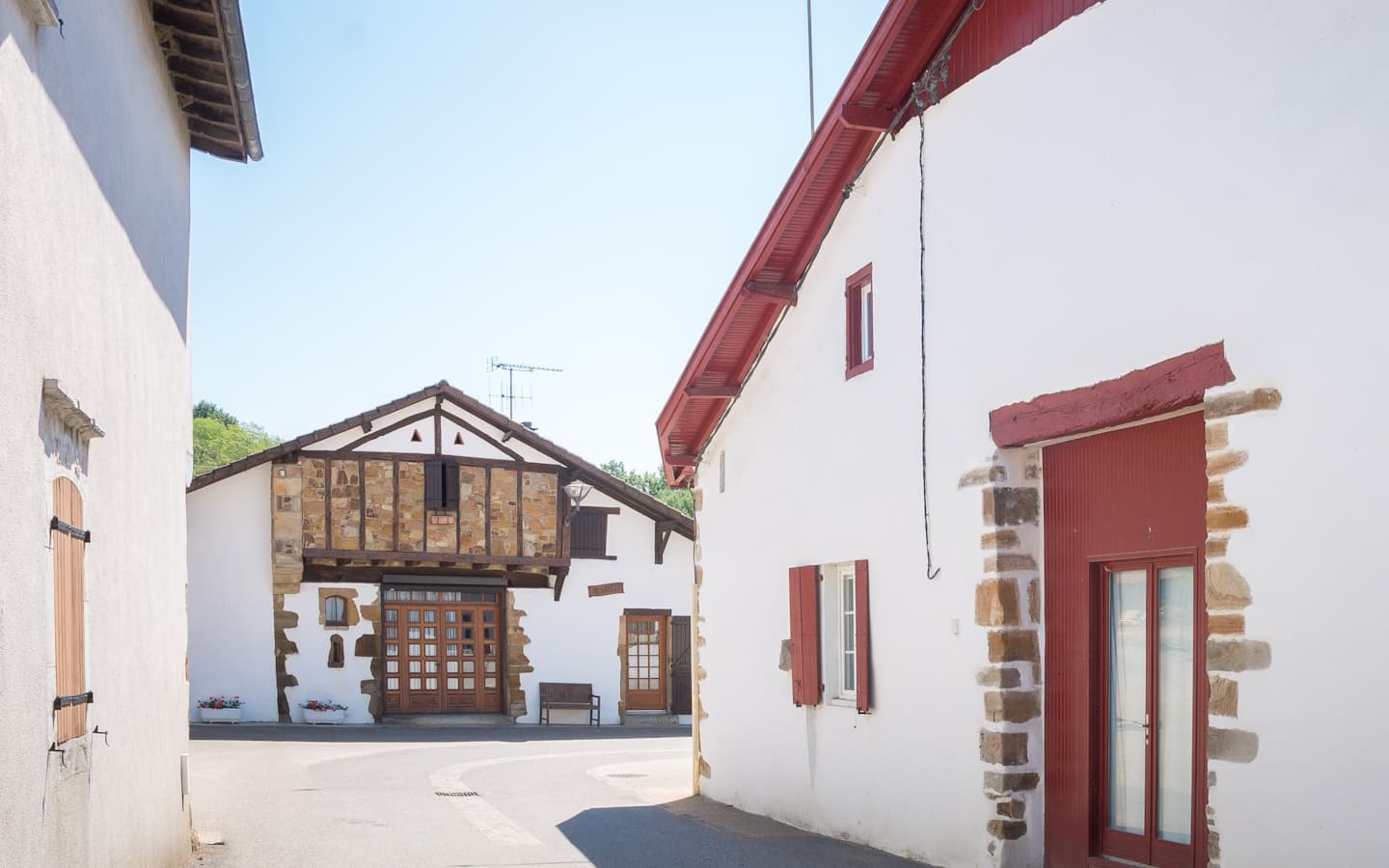 Bergouey-Viellenave rue principale