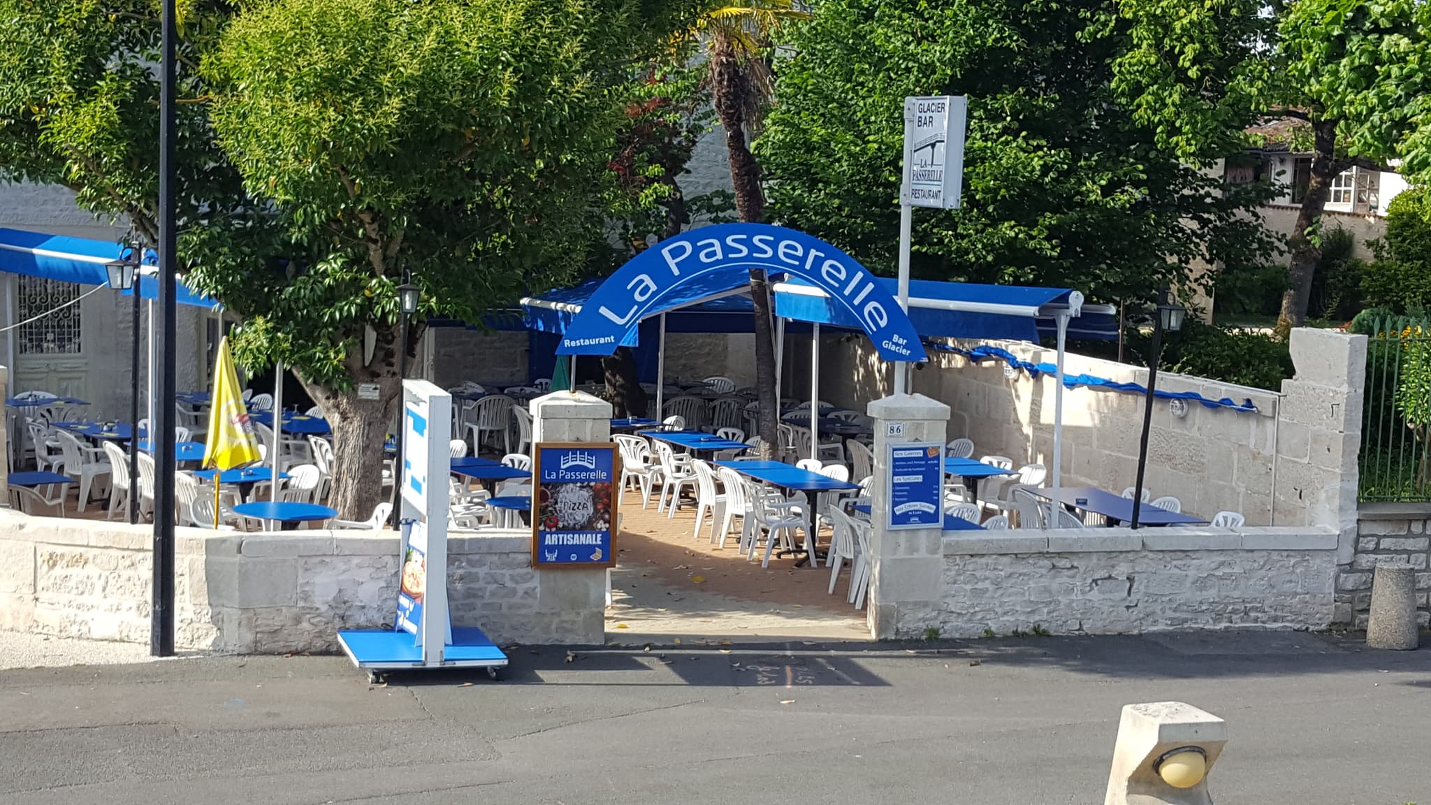 Le restaurant "La Passerelle" à Coulon