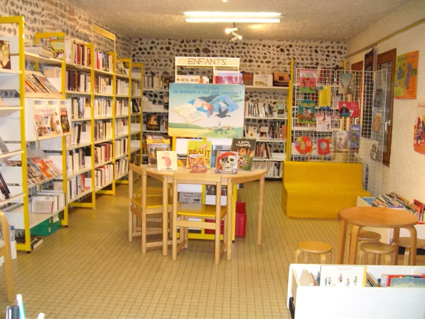 Bibliothèque Cazères
