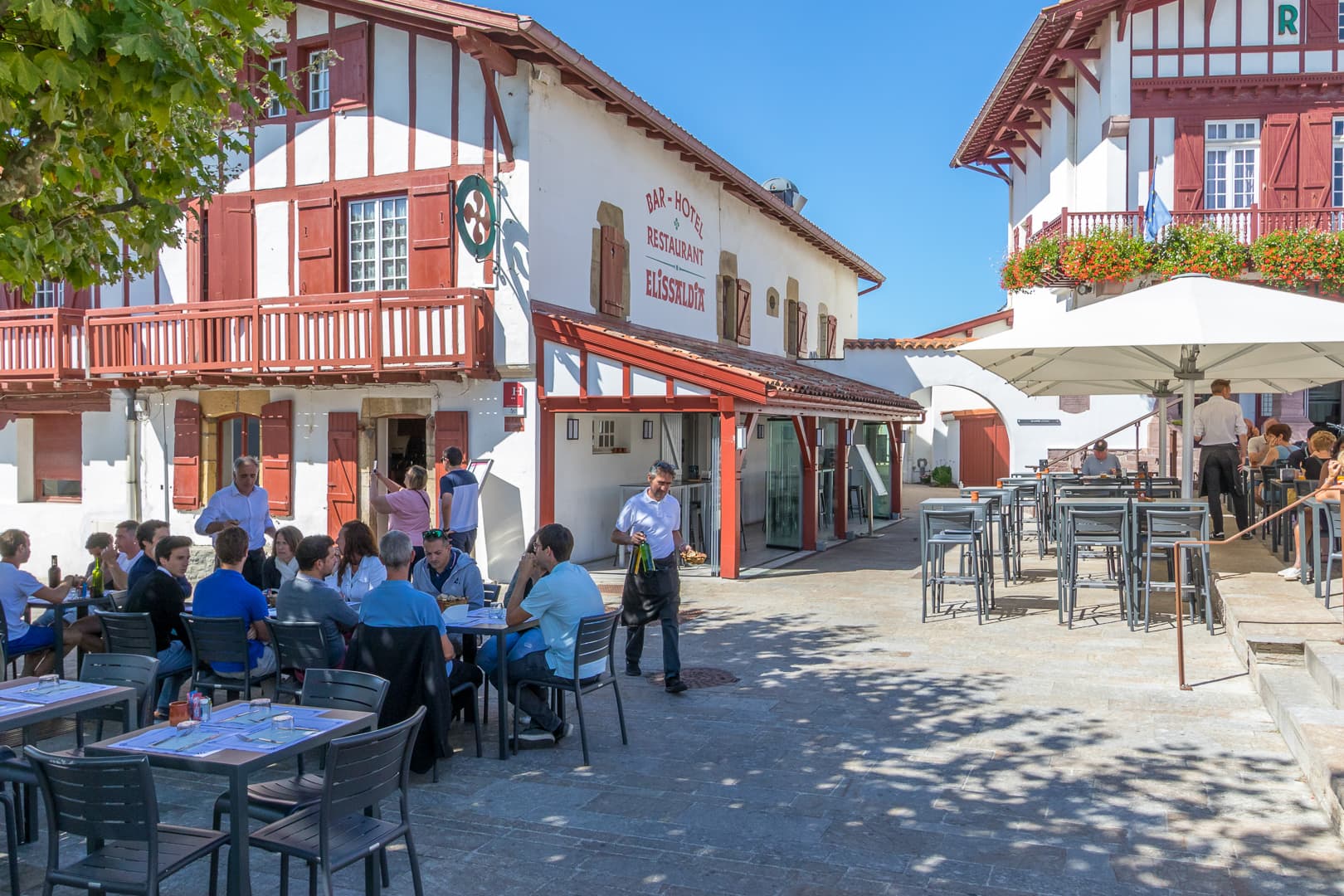 Hôtel Restaurant Elissaldia - Place - Bidart