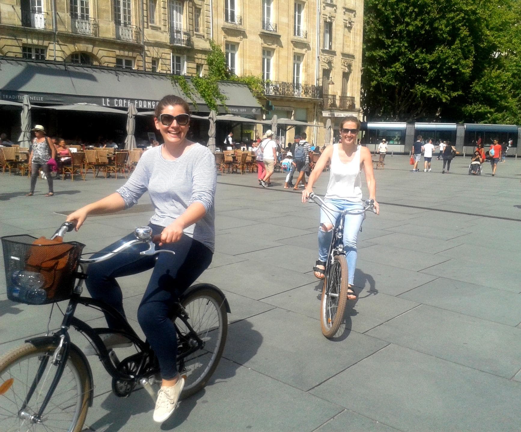 Bordeaux-Tour-Bike-lovely-day