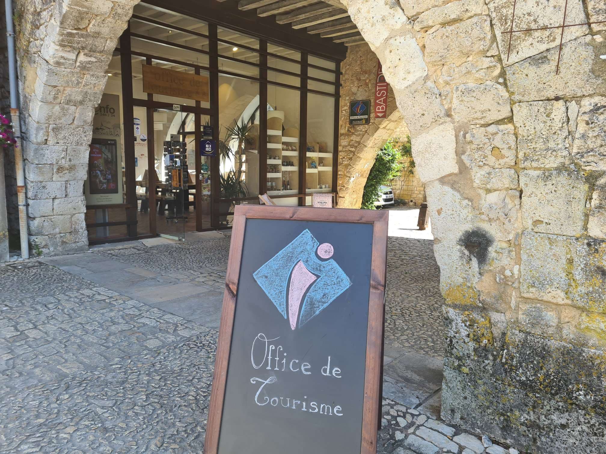 Bureau touristique de Monpazier extérieur
