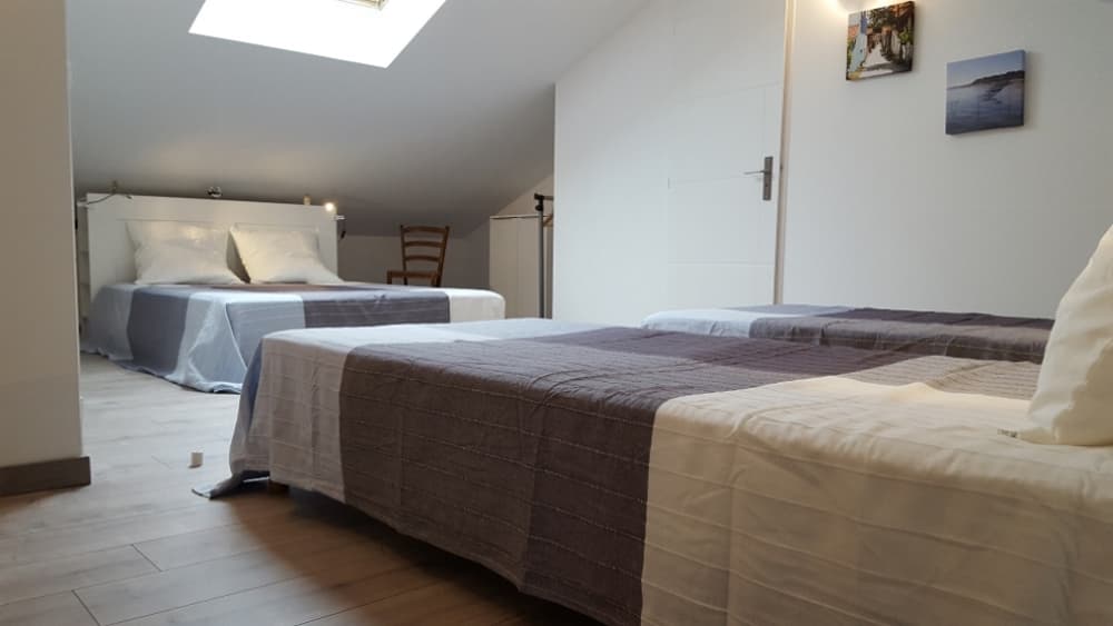 CHAMBRE 2 (MANSARDEE)