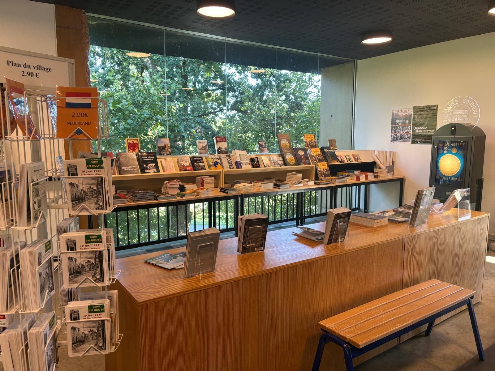 Centre de la mémoire, librairie provisoire