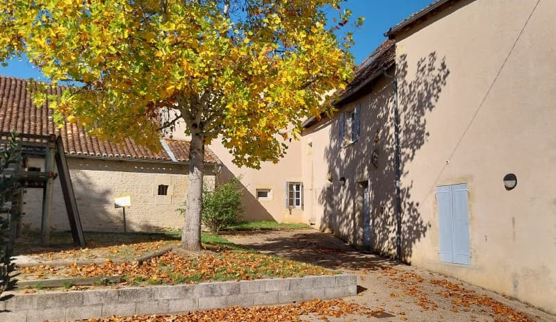 COUR INTERIEURE