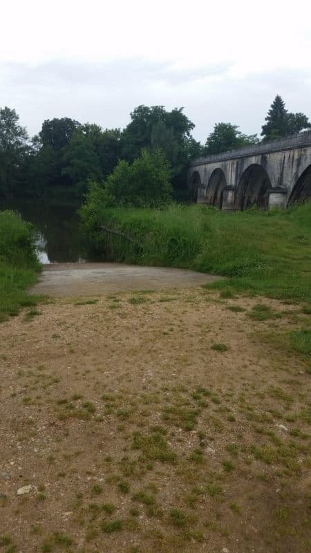 Cale de mise à l'eau à Moulin-Neuf