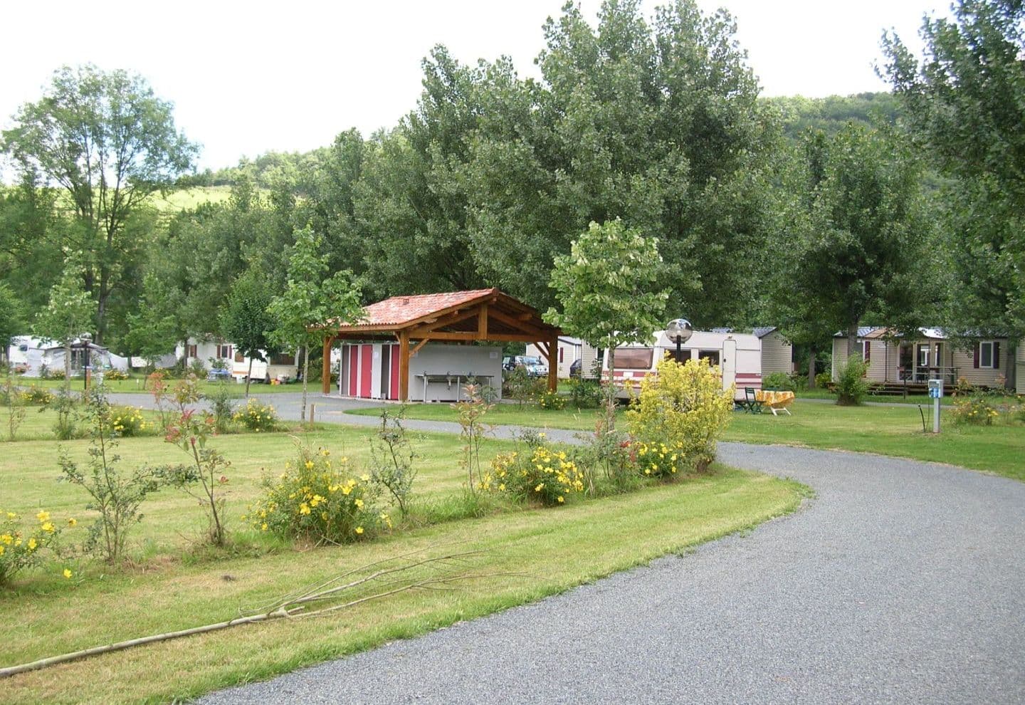 Camping de la truite-sanitaires-emplacements-ascarat